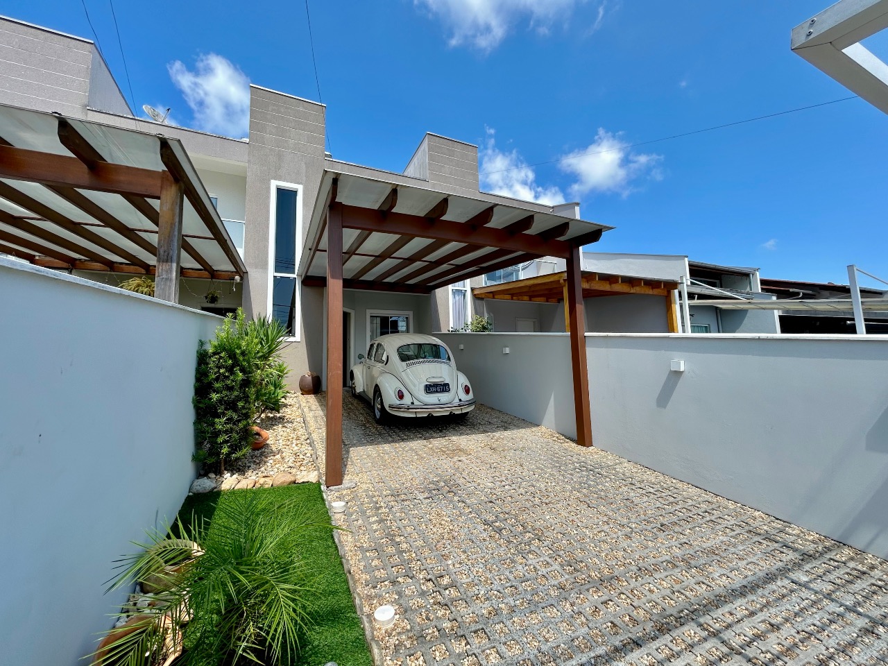 Sobrado Geminado à venda no Água Verde: 