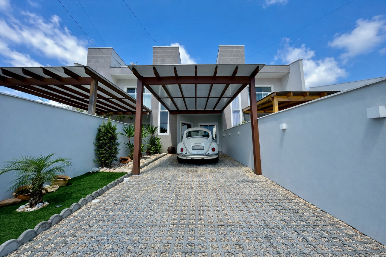 Sobrado Geminado à venda no Água Verde: 