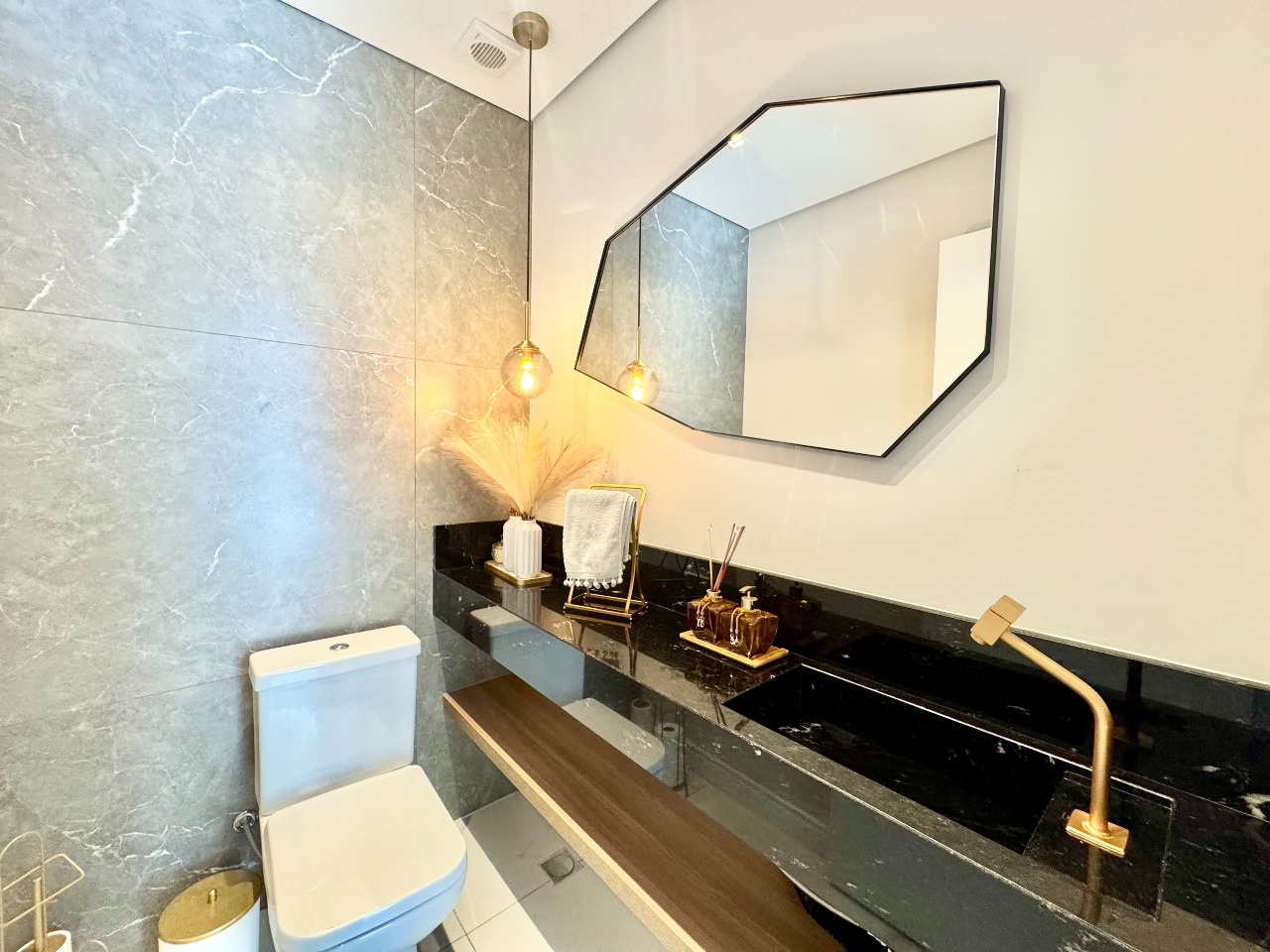 Sobrado Geminado à venda no Água Verde: 