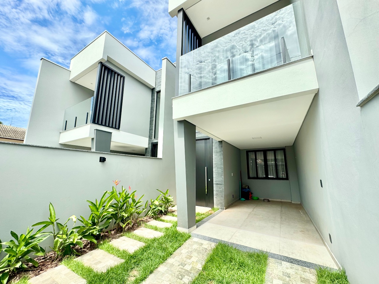 Sobrado Geminado à venda no Água Verde: 