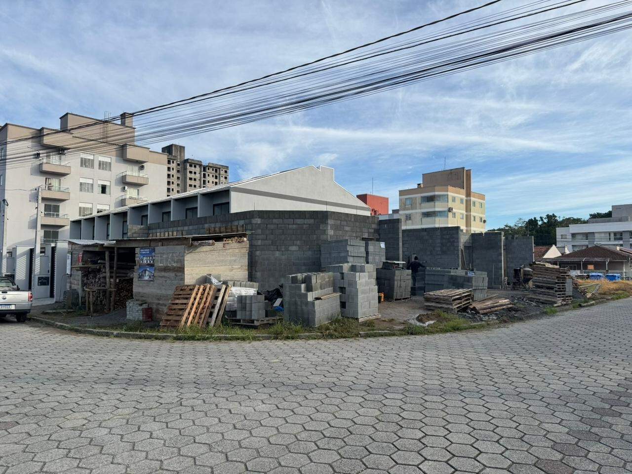 Sobrado Geminado à venda no Passo Manso: 