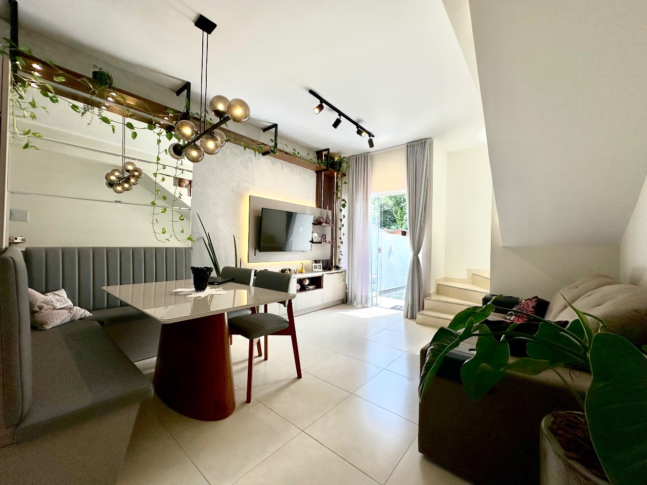 Sobrado Geminado à venda no Passo Manso: 