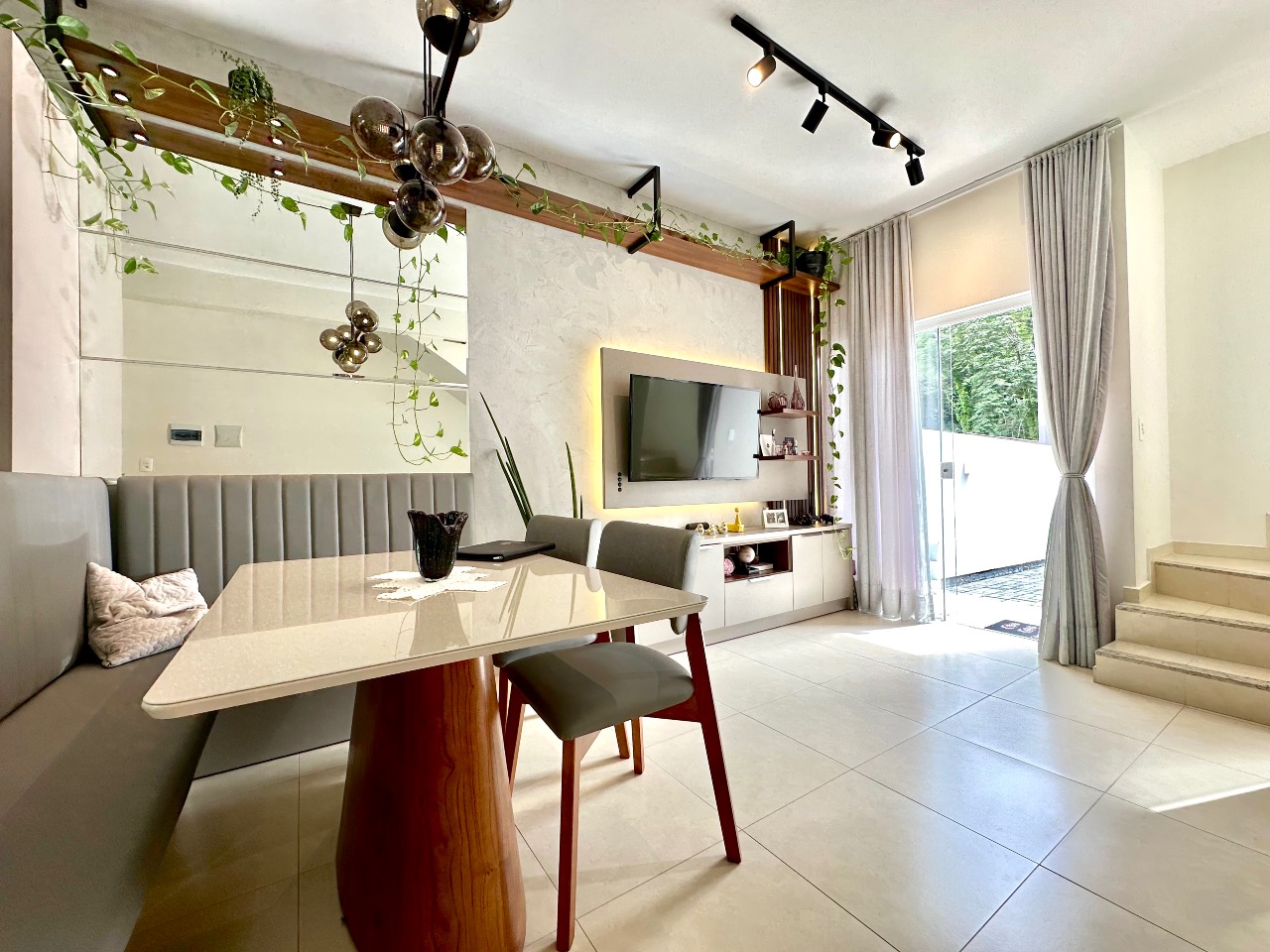 Sobrado Geminado à venda no Passo Manso: 