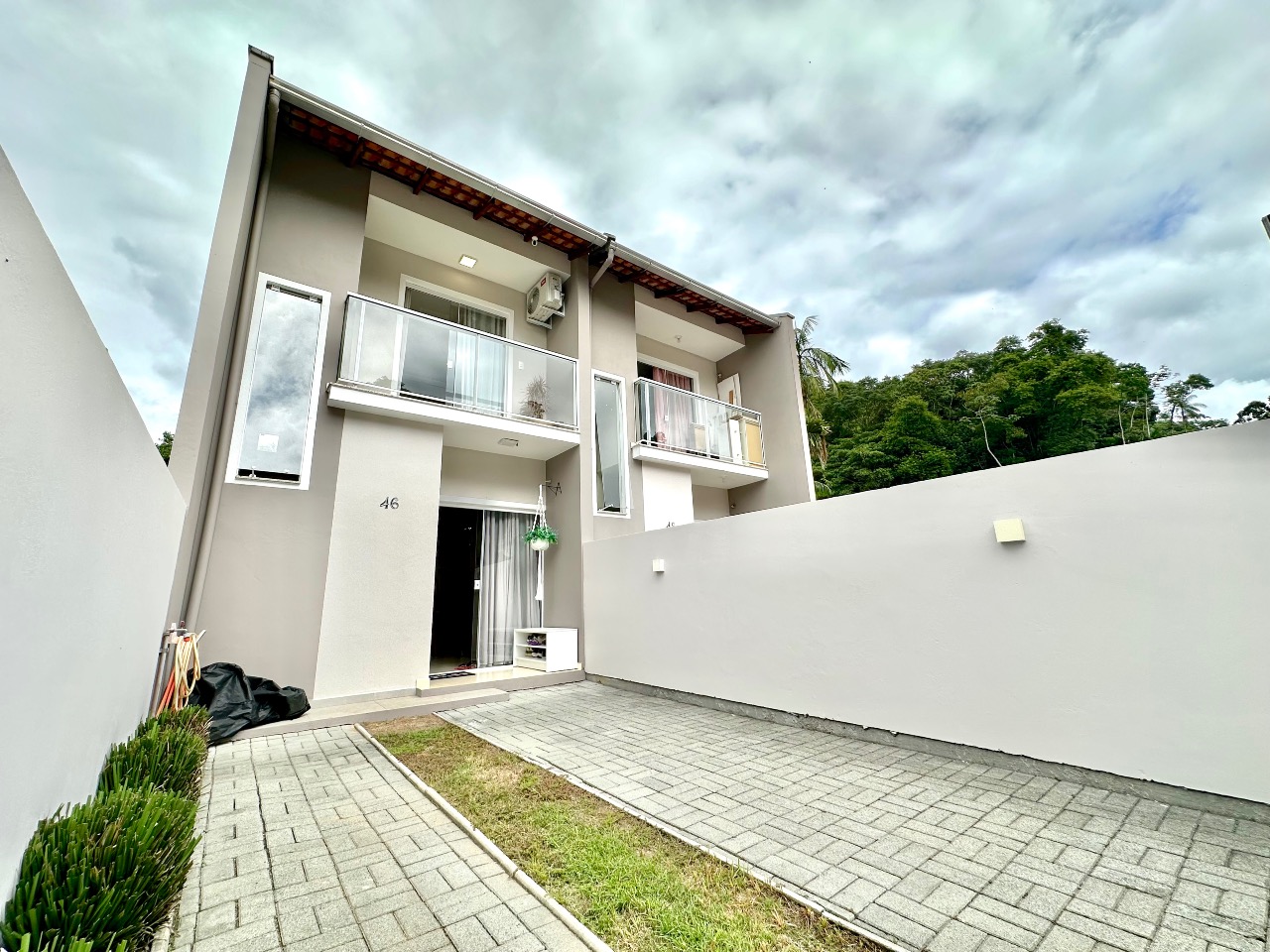 Sobrado Geminado à venda no Passo Manso: 