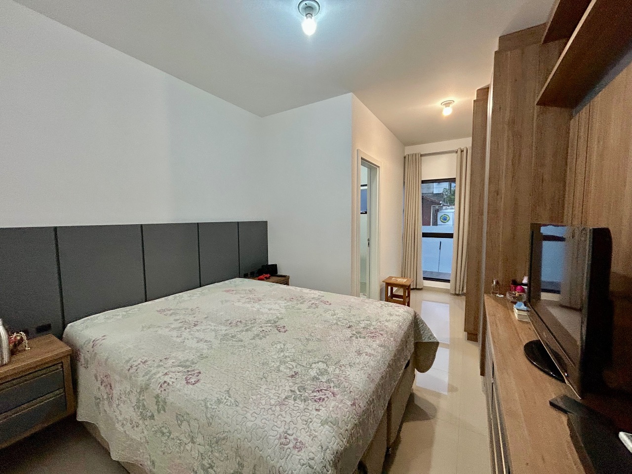 Sobrado Geminado à venda no Água Verde: 