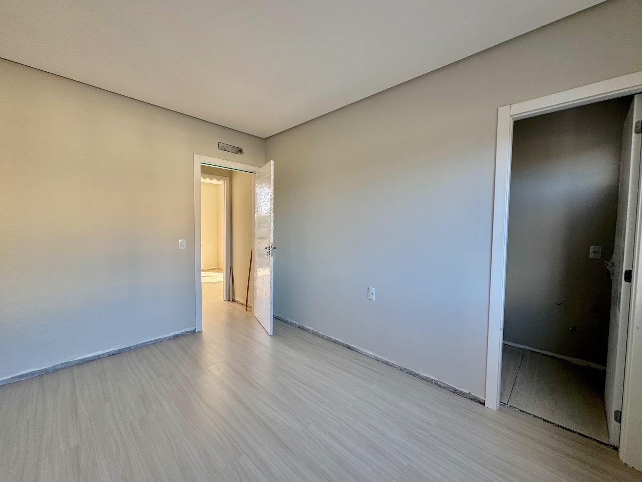 Sobrado Geminado à venda no Escola Agrícola: 