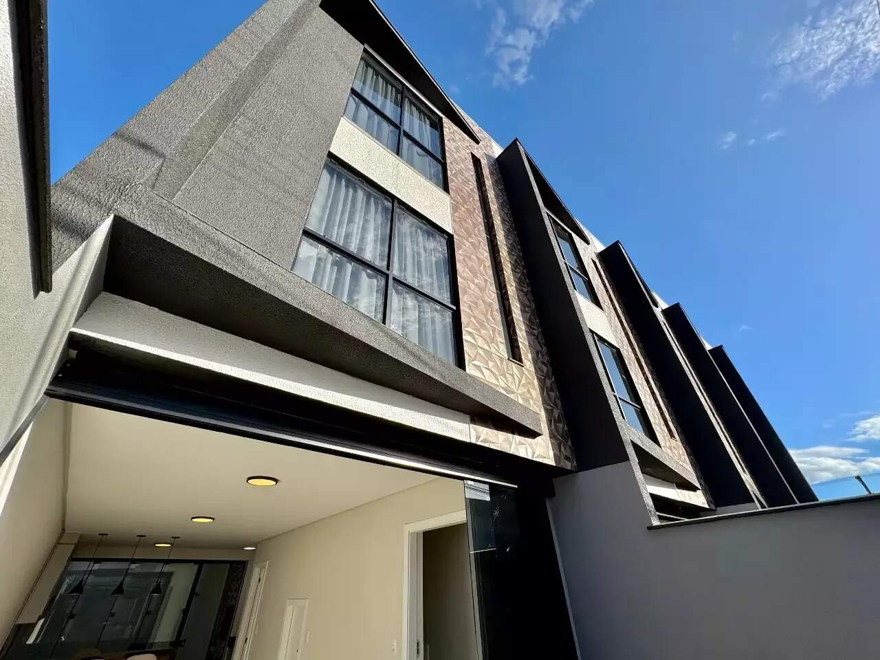 Sobrado Geminado à venda no Escola Agrícola: 