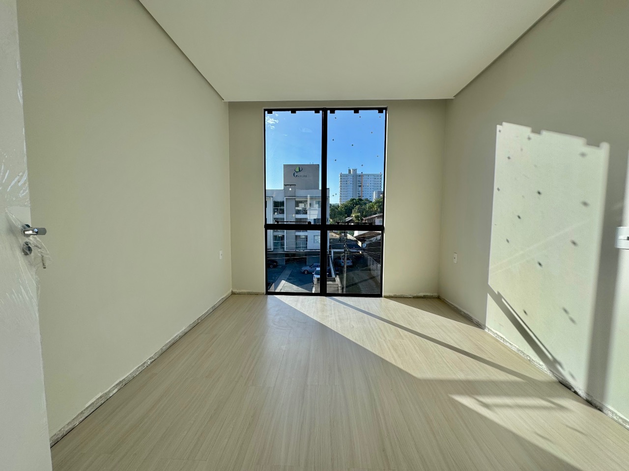 Sobrado Geminado à venda no Escola Agrícola: 