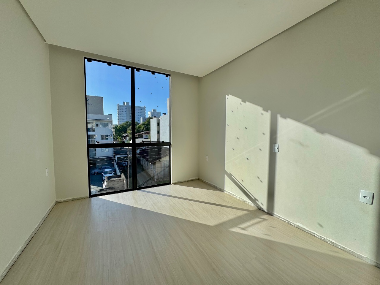 Sobrado Geminado à venda no Escola Agrícola: 