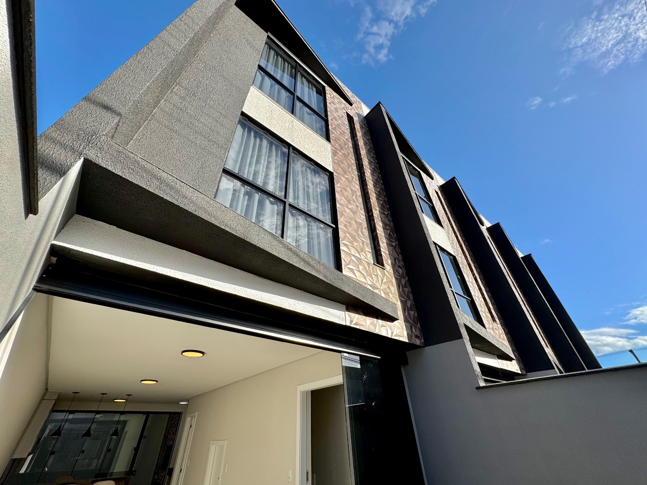 Sobrado Geminado à venda no Escola Agrícola: 