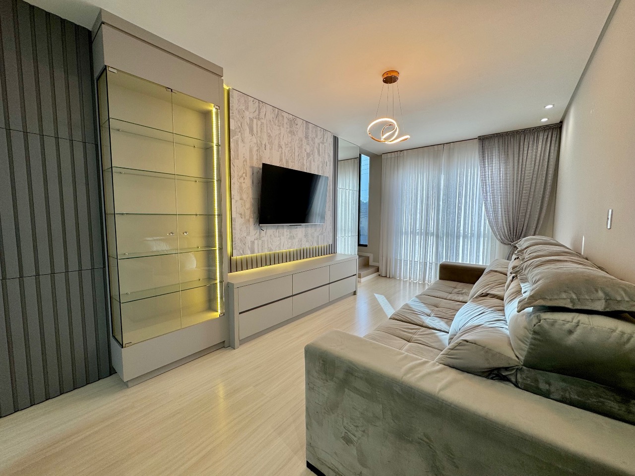 Sobrado Geminado à venda no Escola Agrícola: 