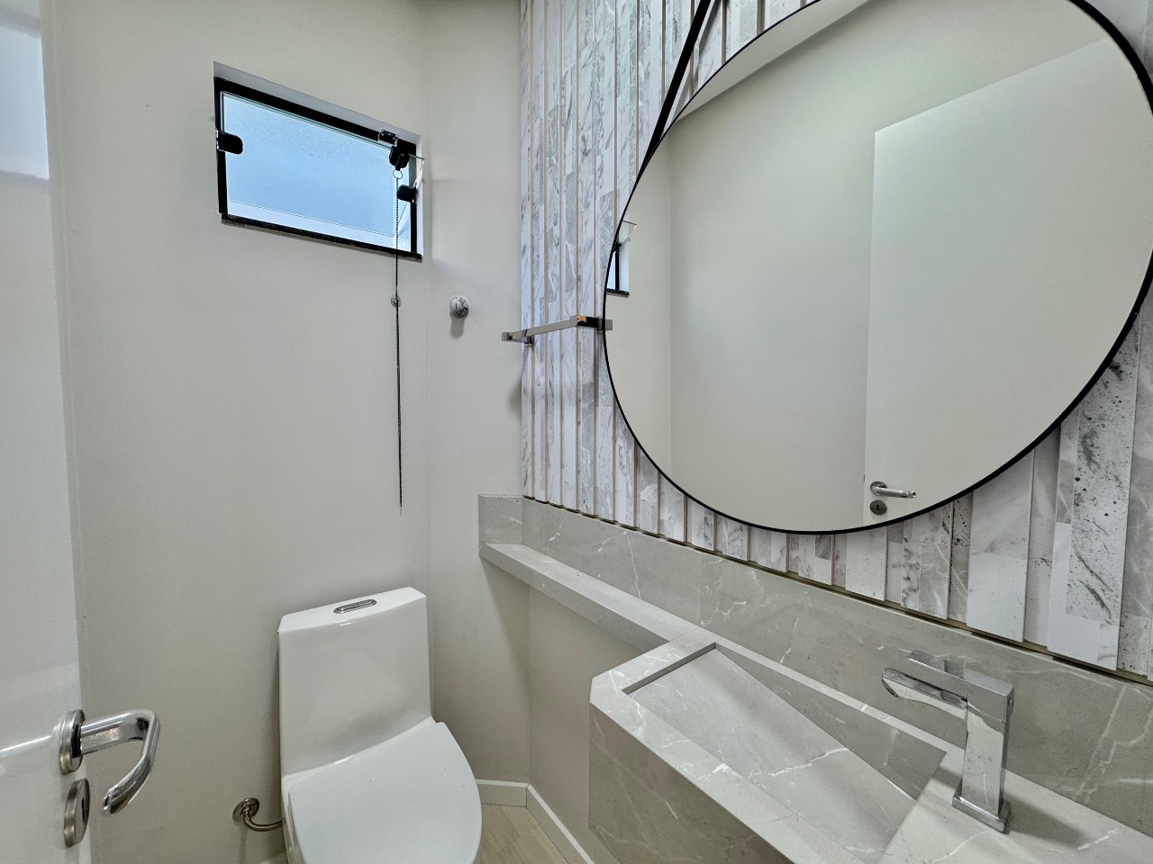 Sobrado Geminado à venda no Escola Agrícola: 