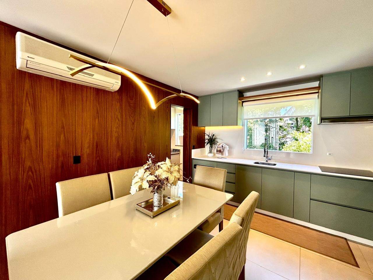 Sobrado Geminado à venda no Água Verde: 