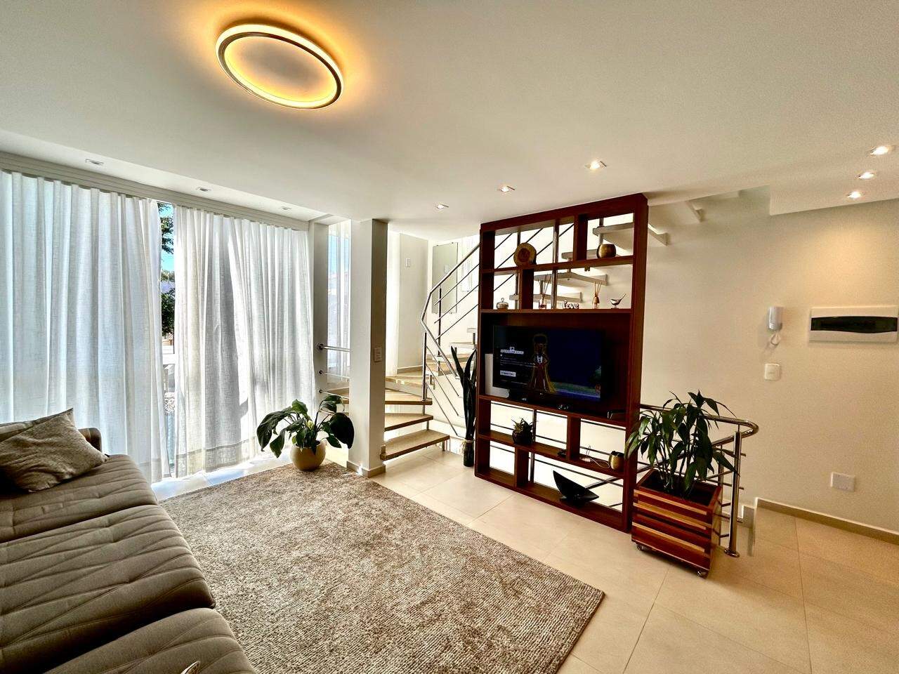 Sobrado Geminado à venda no Água Verde: 