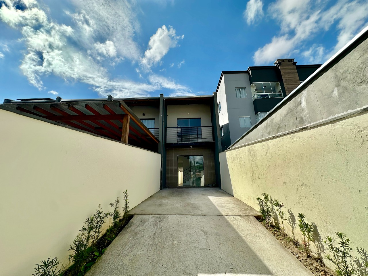 Sobrado Geminado à venda no Velha Central: 