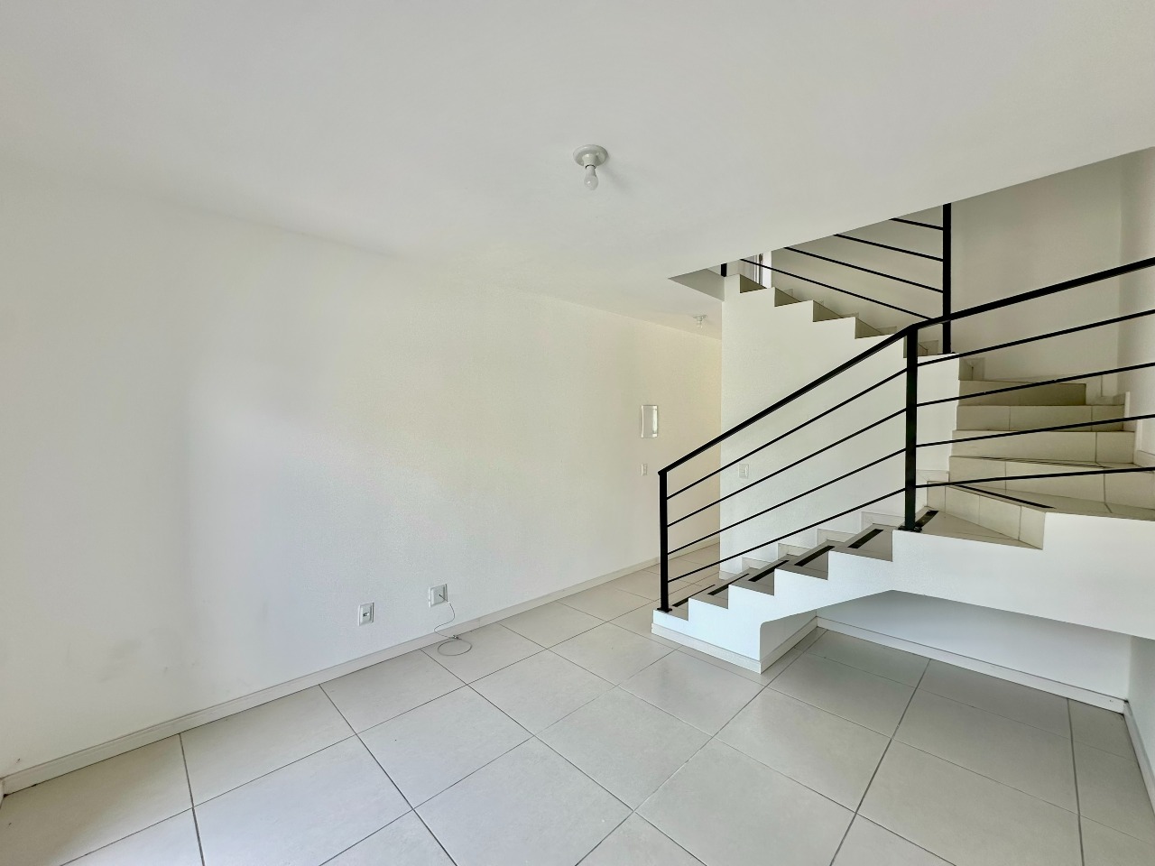 Sobrado Geminado à venda no Velha Central: 