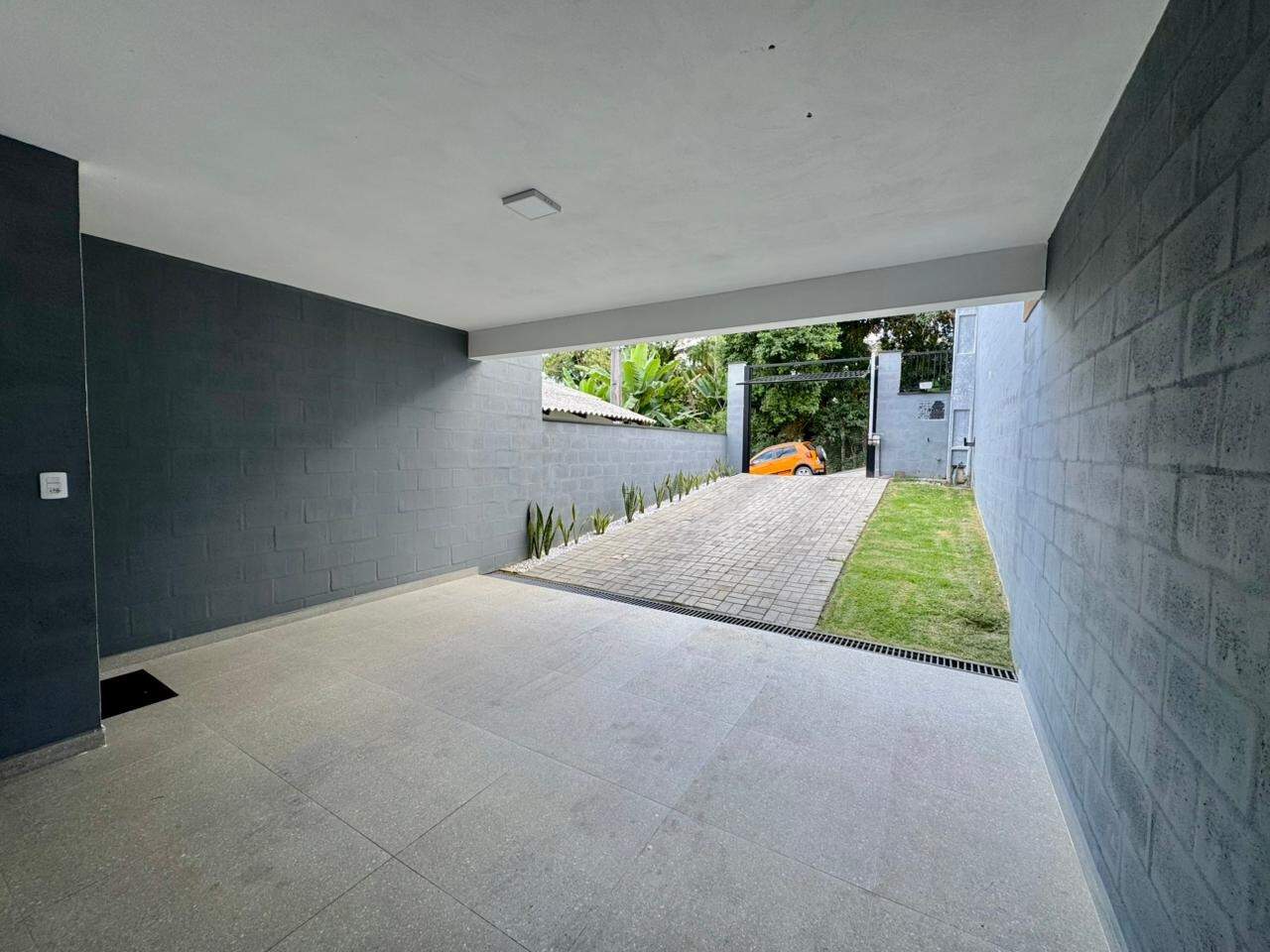 Sobrado Geminado à venda no Água Verde: 