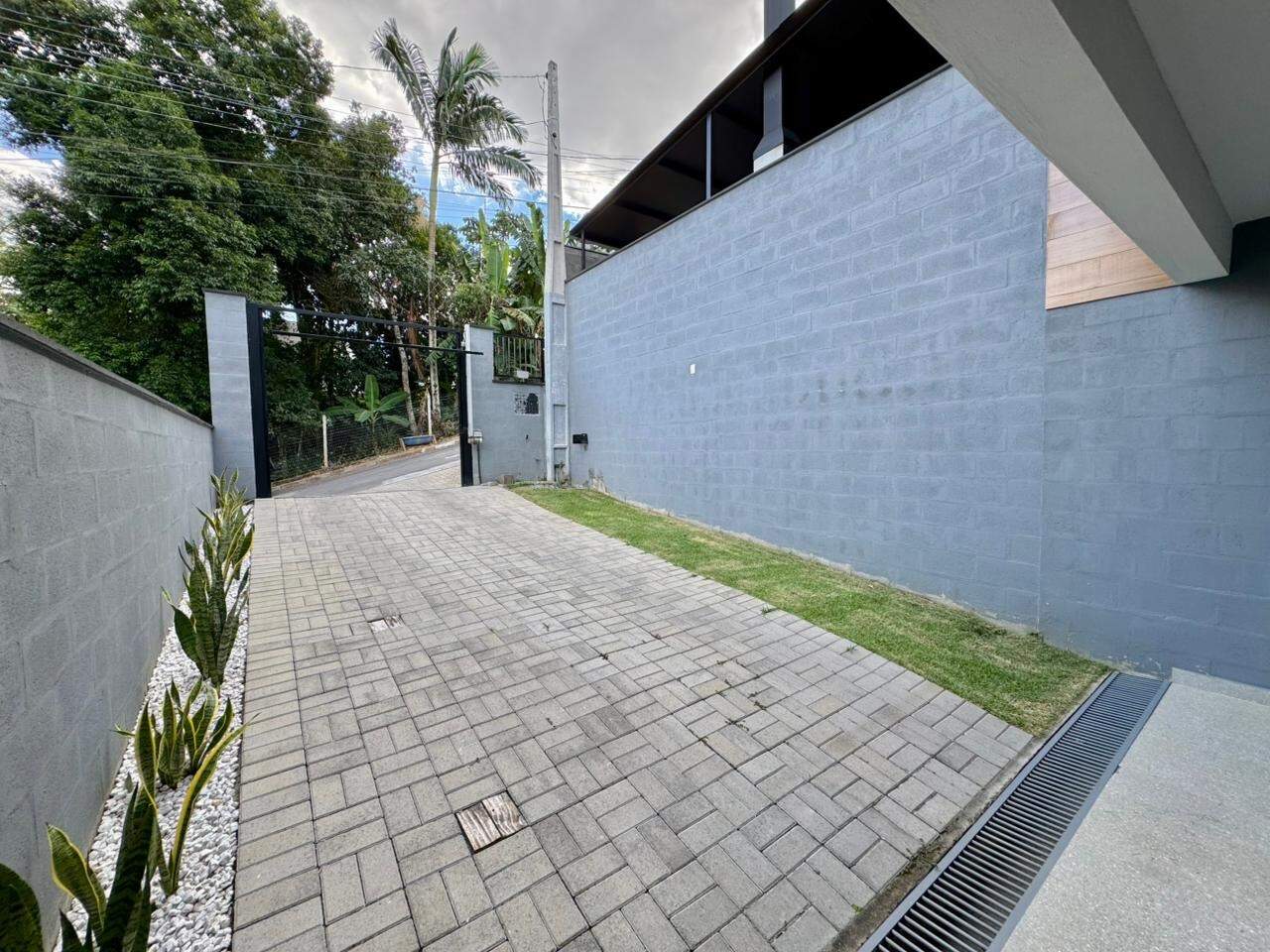 Sobrado Geminado à venda no Água Verde: 