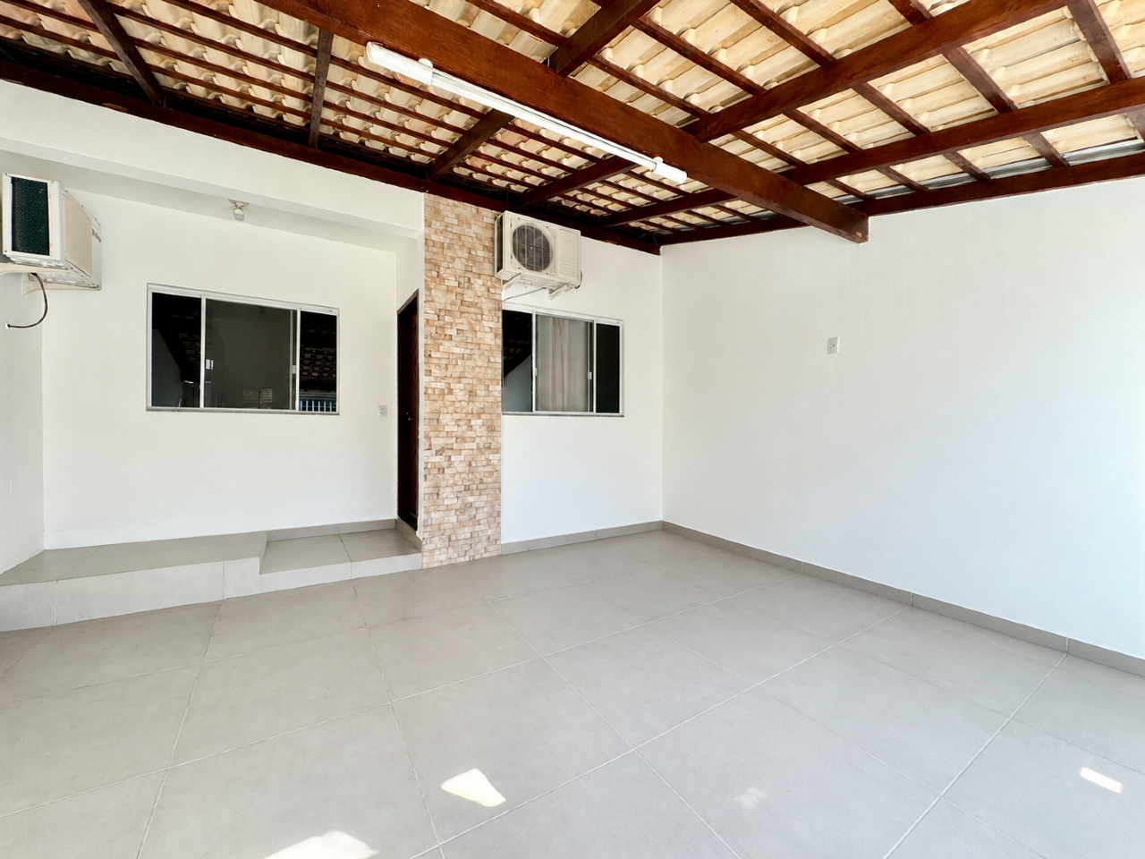 Casa Geminada à venda no Velha Central: 
