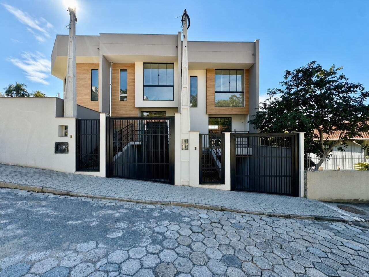 Sobrado Geminado à venda no Velha Central: 