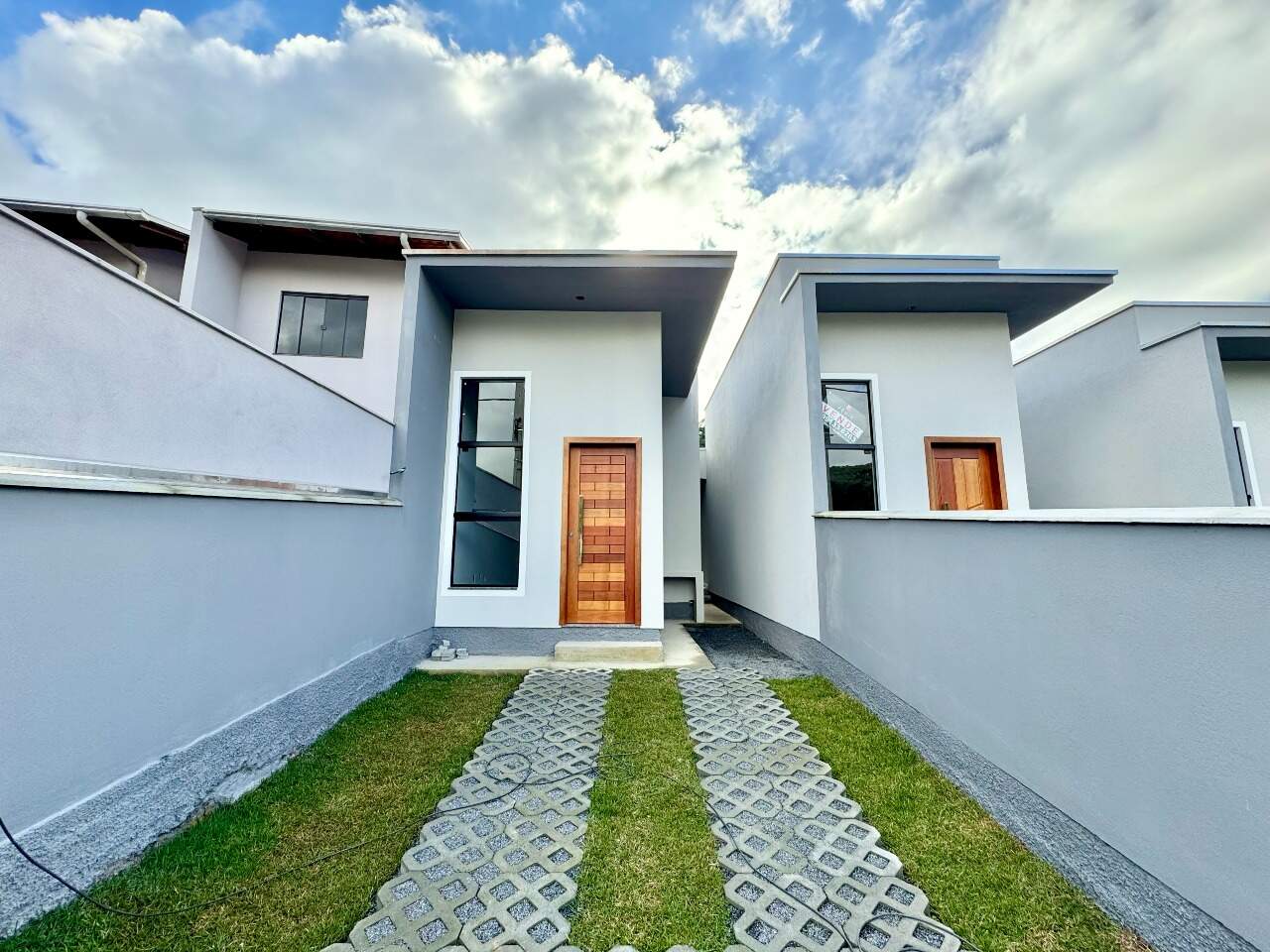 Casa Geminada à venda no Velha Central: 