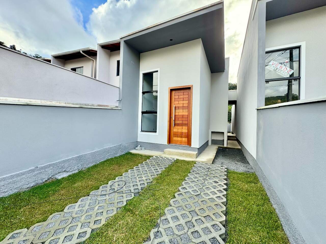 Casa Geminada à venda no Velha Central: 
