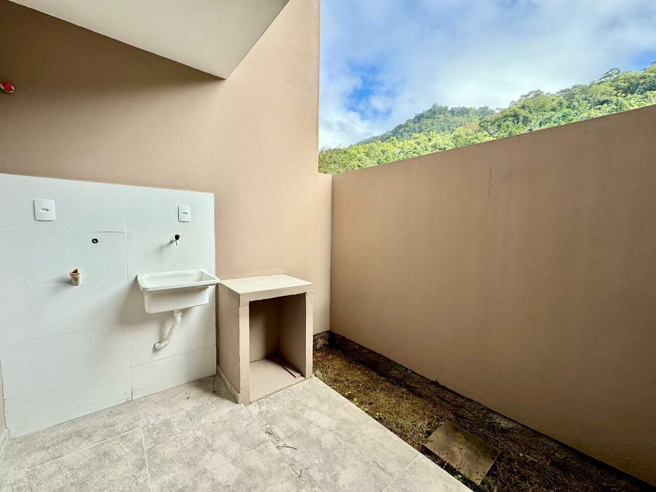 Sobrado Geminado à venda no Velha Central: 