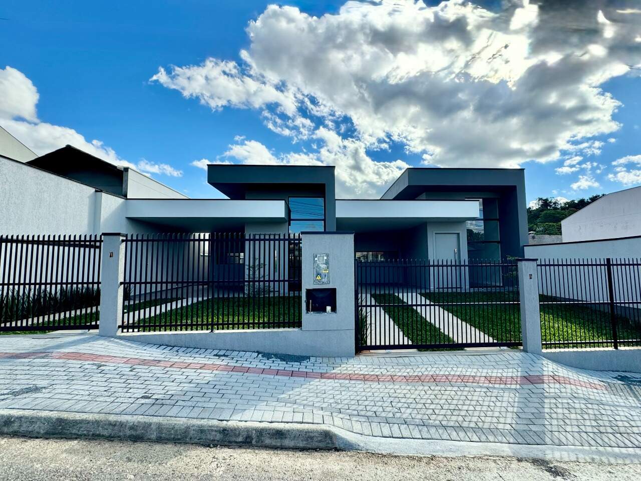 Casa Geminada à venda no Água Verde: 