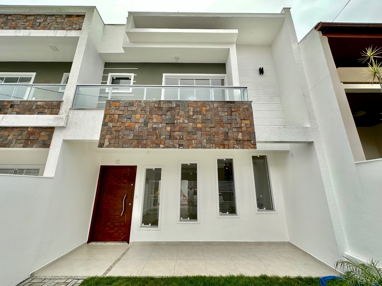 Sobrado Geminado à venda no Escola Agrícola: 