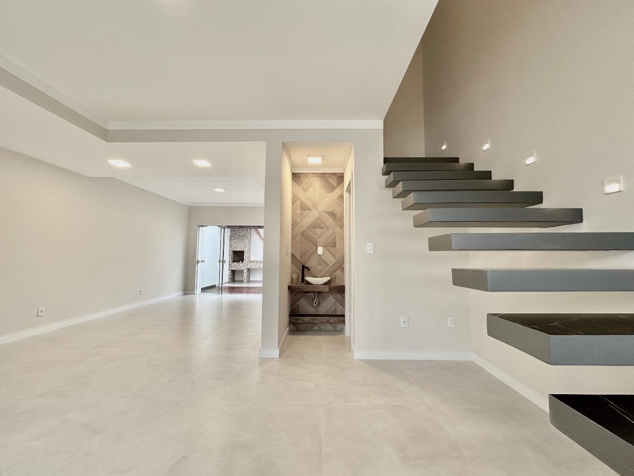 Sobrado Geminado à venda no Escola Agrícola: 