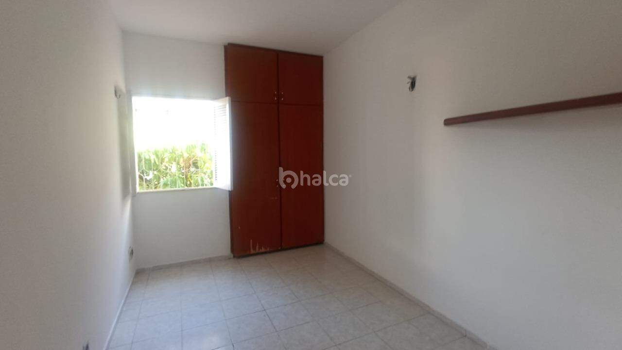 Apartamento para alugar com 3 quartos, 78m² - Foto 2