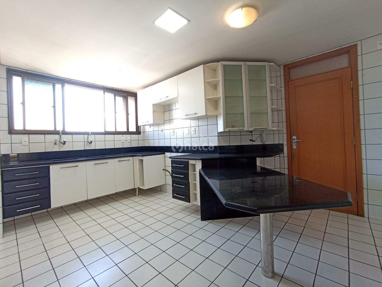 Apartamento para alugar com 3 quartos, 220m² - Foto 12
