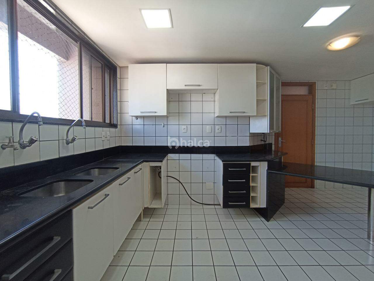 Apartamento para alugar com 3 quartos, 220m² - Foto 13