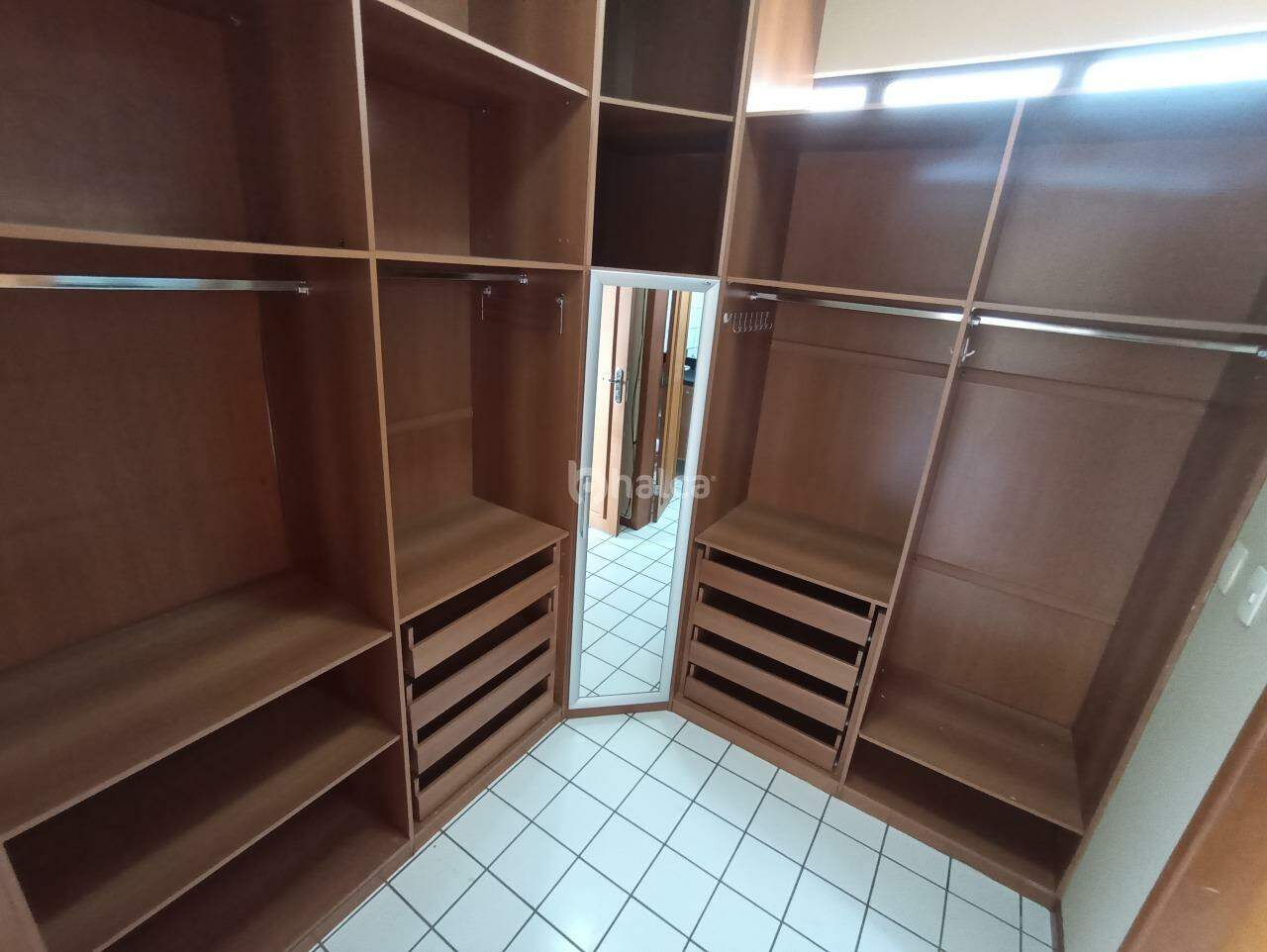 Apartamento para alugar com 3 quartos, 220m² - Foto 10