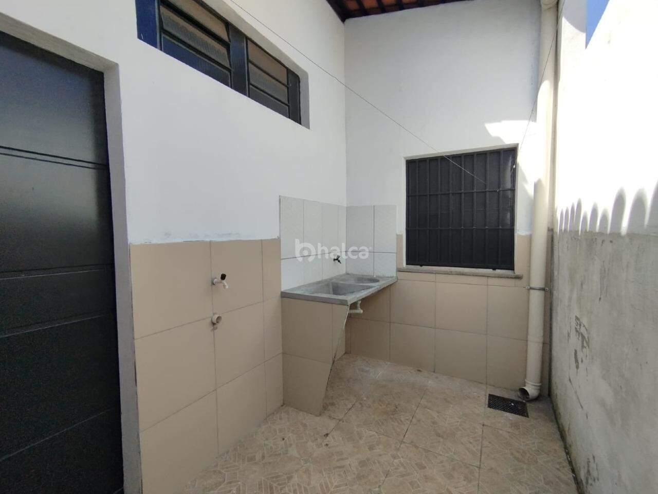 Casa para alugar com 2 quartos, 60m² - Foto 10