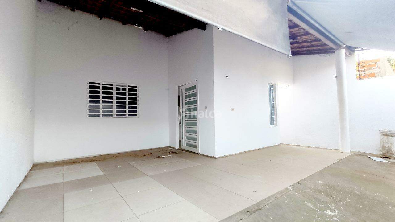 Casa para alugar com 3 quartos, 95m² - Foto 2