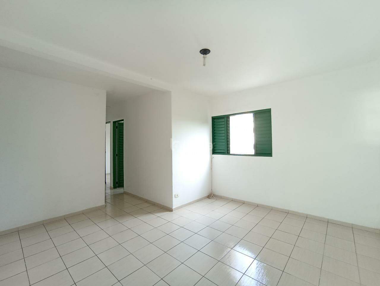 Apartamento para alugar com 3 quartos, 76m² - Foto 2