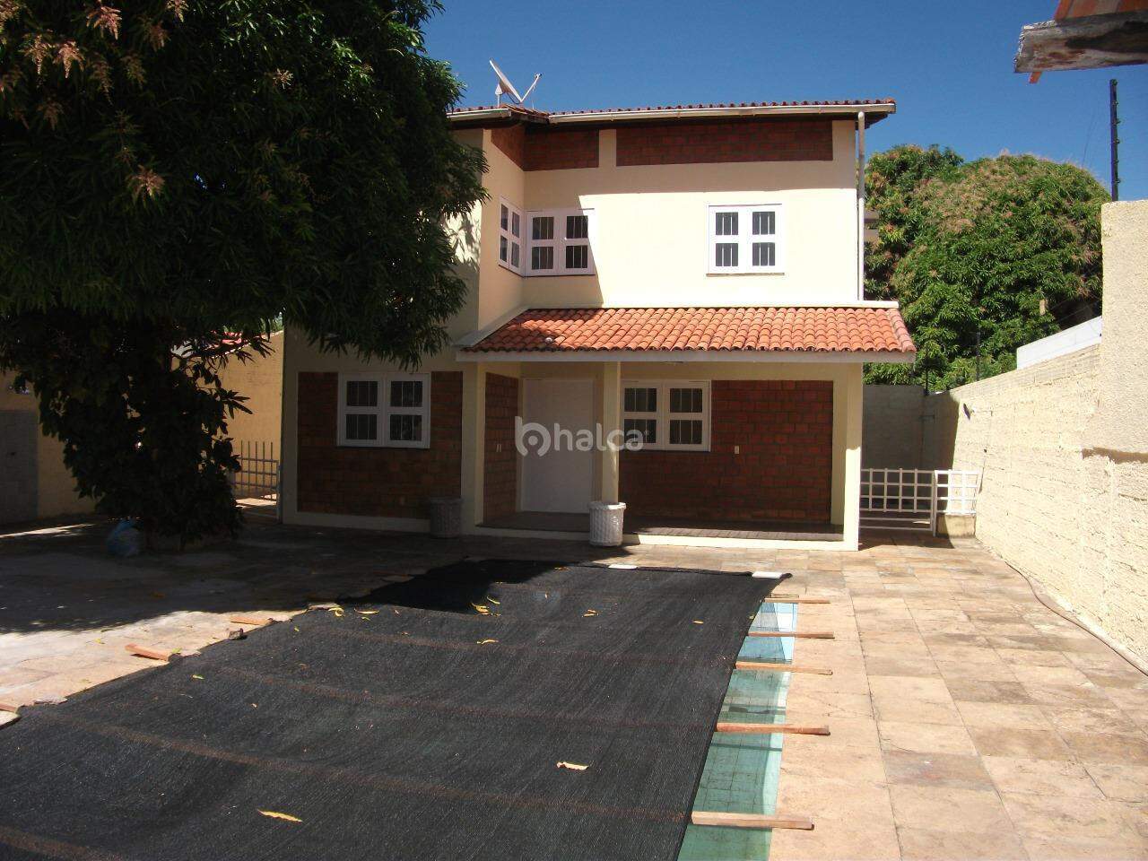 Casa para alugar com 2 quartos, 120m² - Foto 1