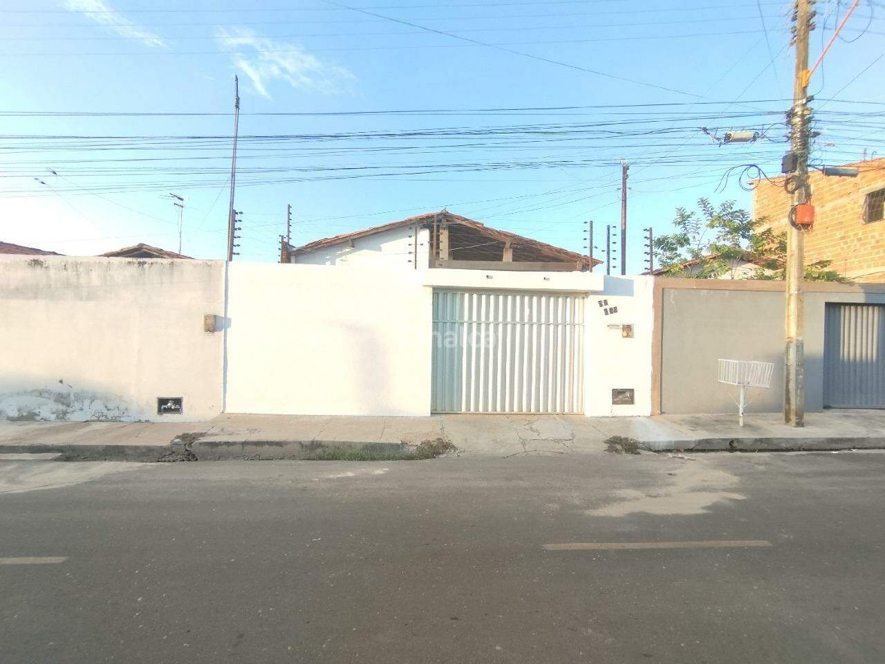 Casa para alugar com 3 quartos, 78m² - Foto 1