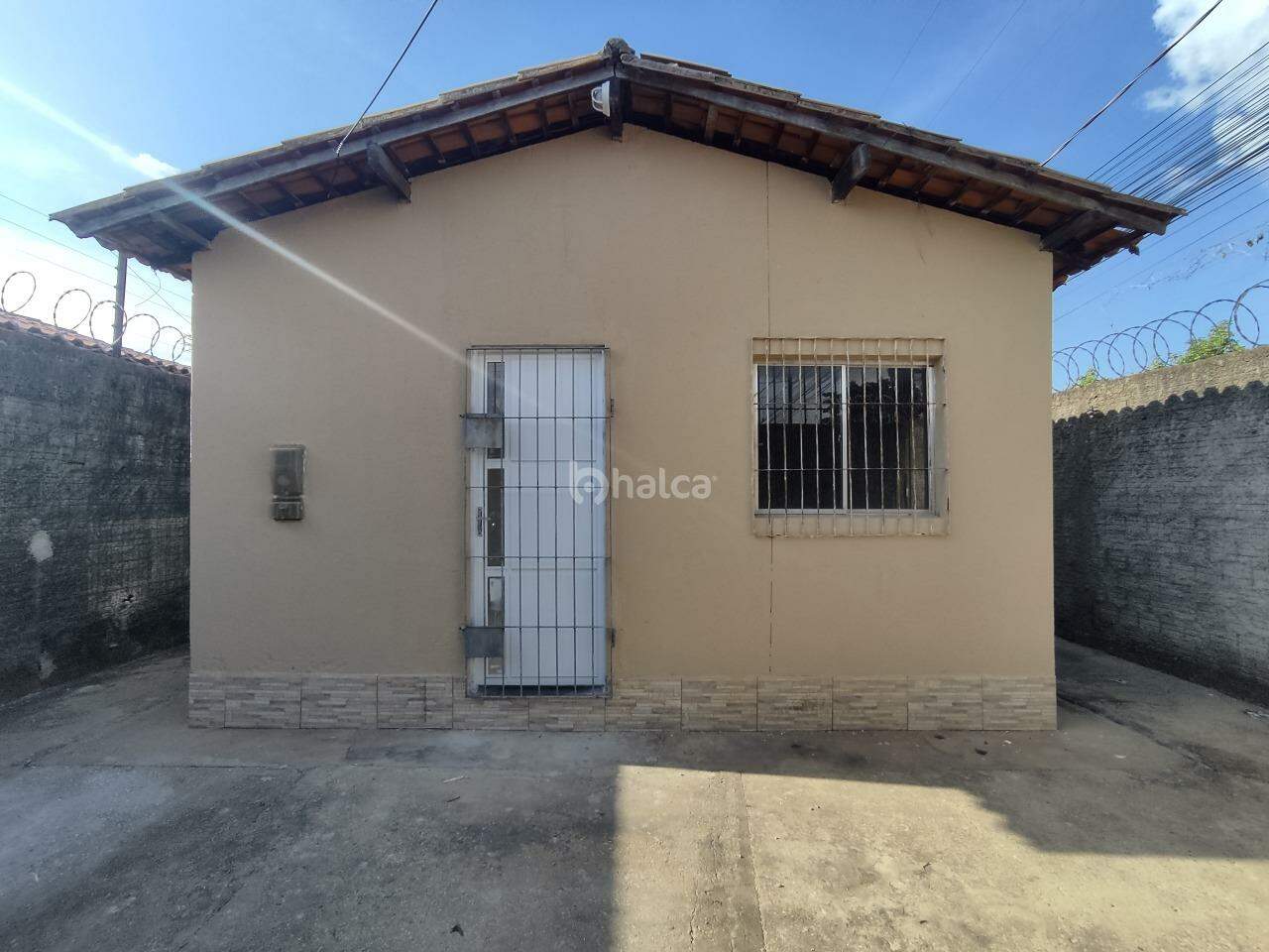 Casa para alugar com 2 quartos, 41m² - Foto 1