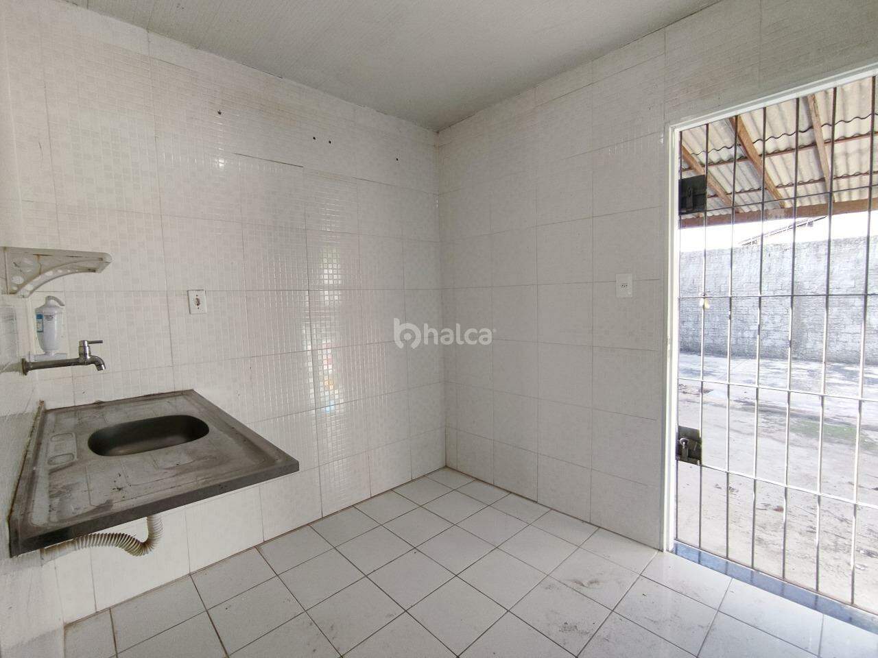 Casa para alugar com 2 quartos, 41m² - Foto 4