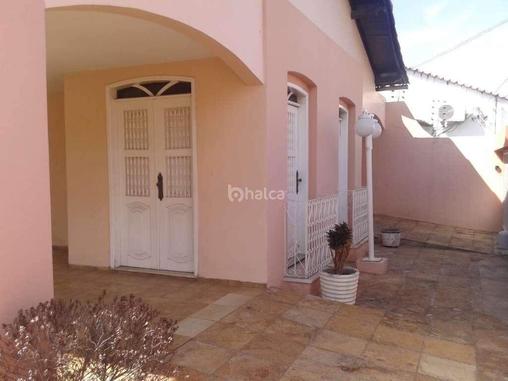 Casa à venda com 3 quartos, 221m² - Foto 2