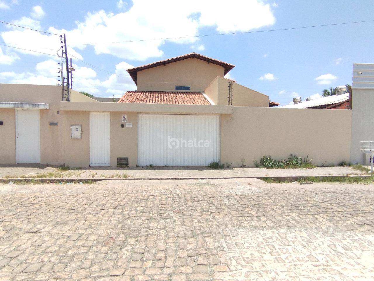 Casa para alugar com 4 quartos, 262m² - Foto 1