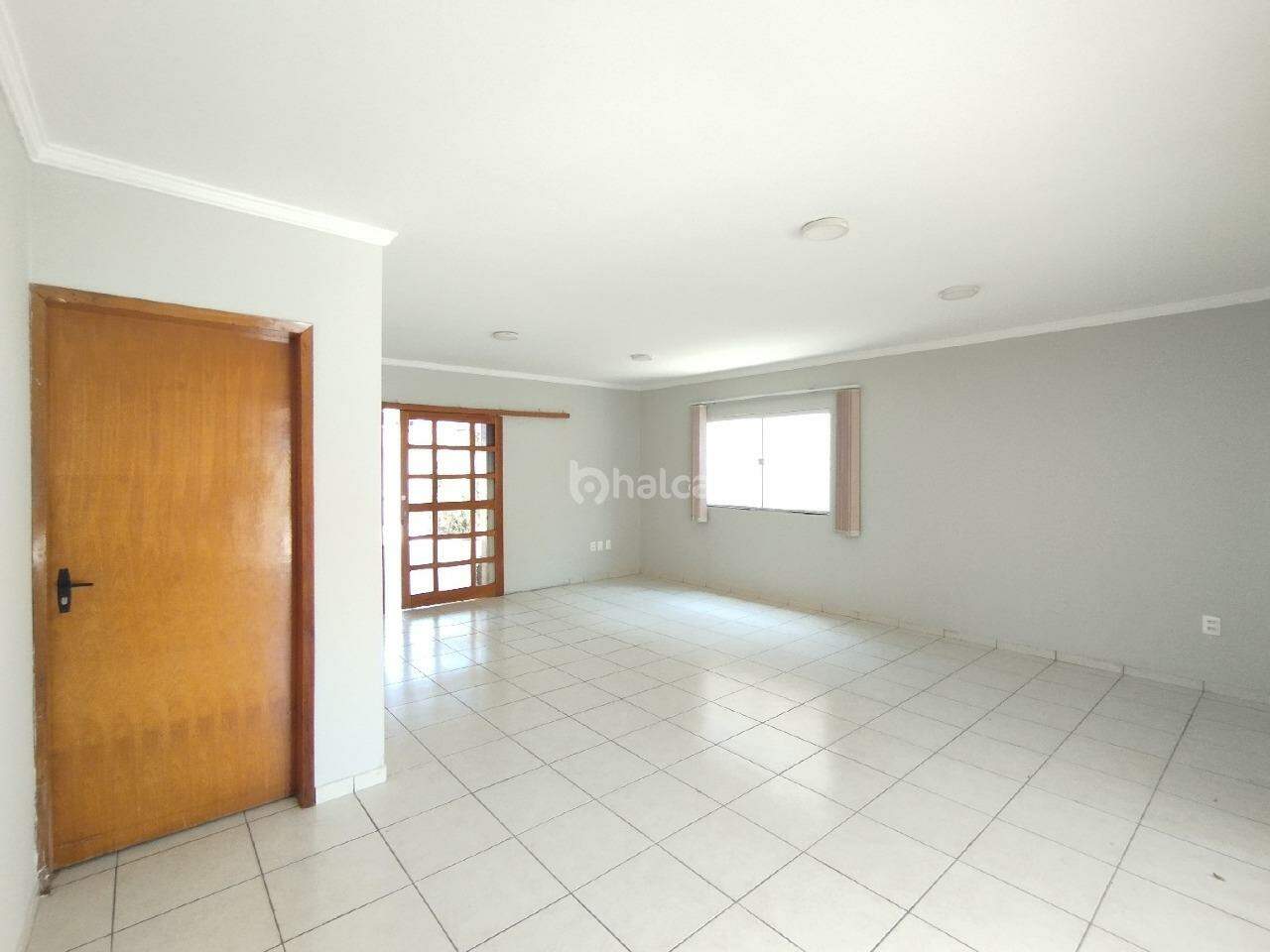 Casa para alugar com 4 quartos, 262m² - Foto 4