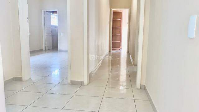 Casa à venda com 6 quartos, 197m² - Foto 6