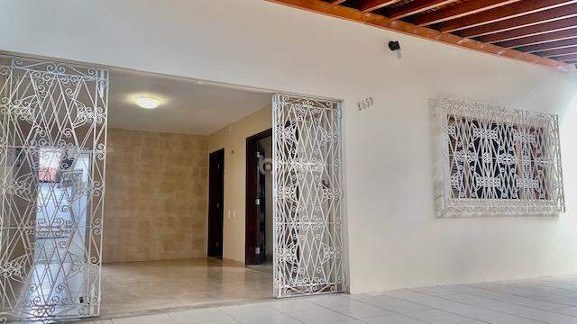 Casa à venda com 6 quartos, 197m² - Foto 1