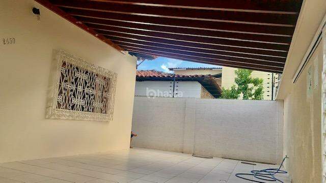 Casa à venda com 6 quartos, 197m² - Foto 2