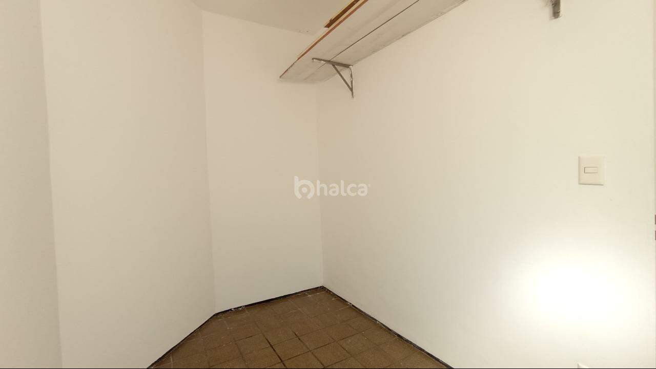 Apartamento para alugar com 3 quartos, 110m² - Foto 11