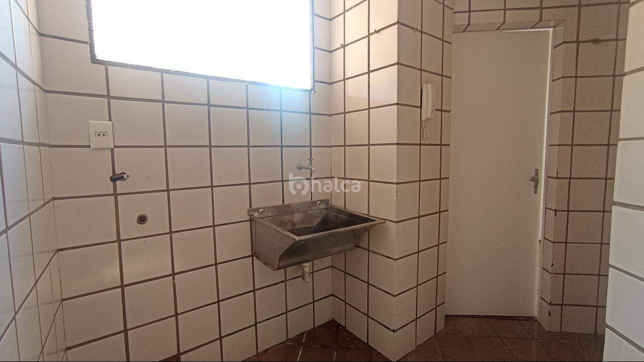 Apartamento para alugar com 3 quartos, 110m² - Foto 14