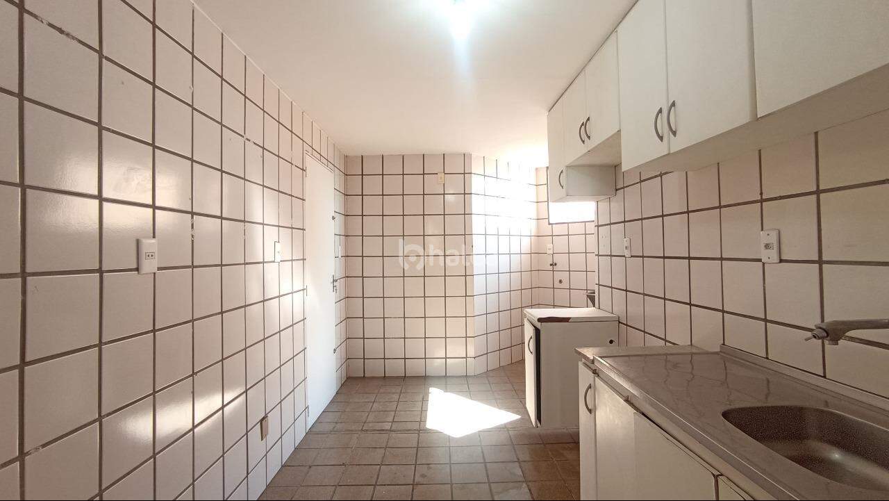 Apartamento para alugar com 3 quartos, 110m² - Foto 17